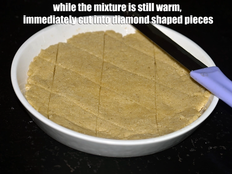 Step 11 – <p>ફરીથી જ્યારે મિશ્રણ ગરમ હોય, ત્યારે તરત જ તીક્ષ્ણ છરીનો ઉપયોગ કરીને હીરાના આકારના ટુકડા …