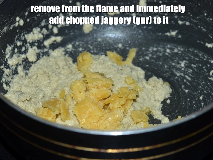 Step 7 – <p>આંચ પરથી ઉતારી તરત જ તેમાં <span style="background-color:rgb(255,255,255);color:rgb(0,0,0);">2 ટેબલસ્પૂન </span><a href="https://www.tarladalal.com/glossary-jaggery-gur-gud-kala-gud-gujarati-477i#ing_2805"><u>સમારેલો ગોળ</u></a> ઉમેરો.</p>
