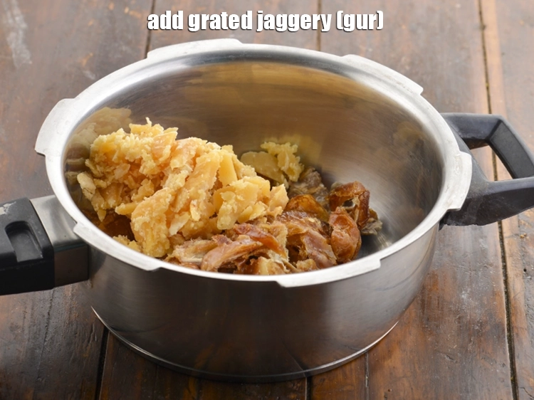 Step 4 – <p>ગોળ ઉમેરો. તમે ગોળને કાપી શકો છો અથવા તેને જાડા છીણી શકો છો.</p>