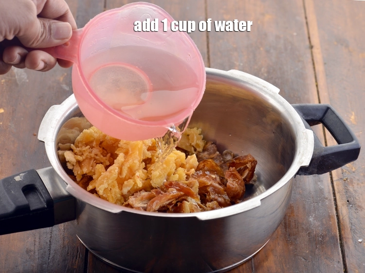 Step 5 – <p>1 કપ પાણી ઉમેરો.</p>
