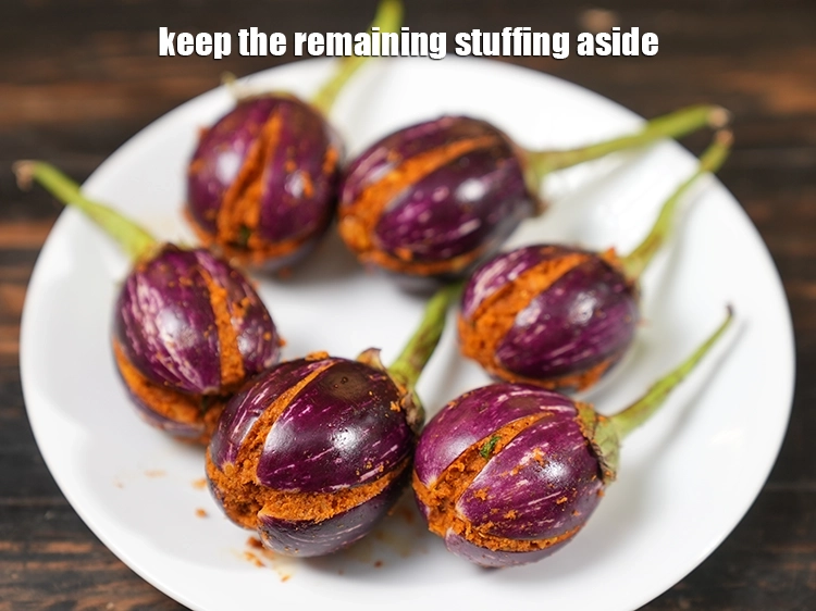 Step 29 – <p>બાકીનું સ્ટફિંગ બાજુ પર રાખો.</p>