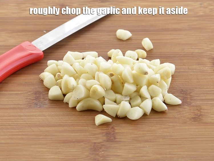 Step 9 – <p style="margin-left:0px;">તેને બારીક કાપો જેથી તેને ભેળવીને બારીક પેસ્ટ બનાવવી સરળ બને.</p>