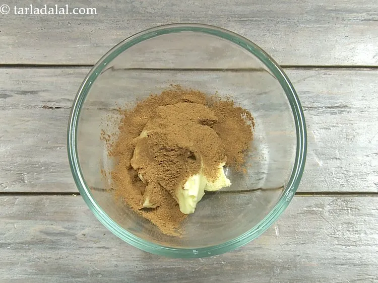 Step 12 – <p>2 ચમચી <a href="https://www.tarladalal.com/glossary-cinnamon-dalchini-gujarati-346i#ing_3336"><u>તજનો પાવડર (cinnamon (dalchini) powder)</u></a> ઉમેરો.</p>