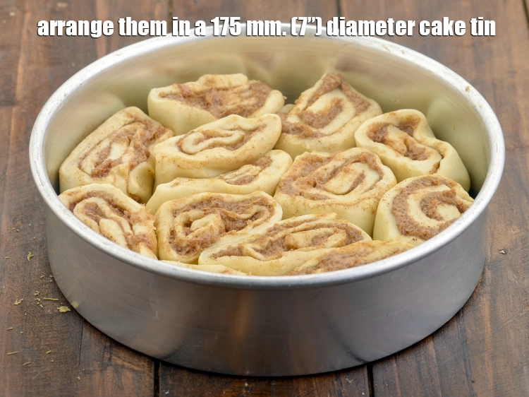 Step 27 – <p>તેમને ૧૭૫ મીમી (૭”) વ્યાસના કેક ટીનમાં ગોઠવો.</p>