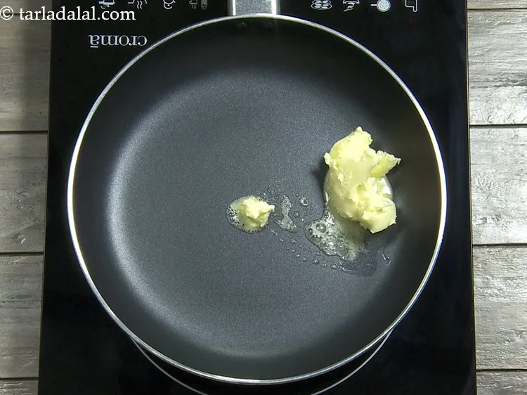 Step 7 – <p>તજ રોલ માટે માખણ-દૂધનું મિશ્રણ બનાવવા માટે. એક પહોળા પેનમાં, 1/4 કપ <a href="https://www.tarladalal.com/glossary-butter-makhan-gujarati-233i"><u>માખણ (butter, …