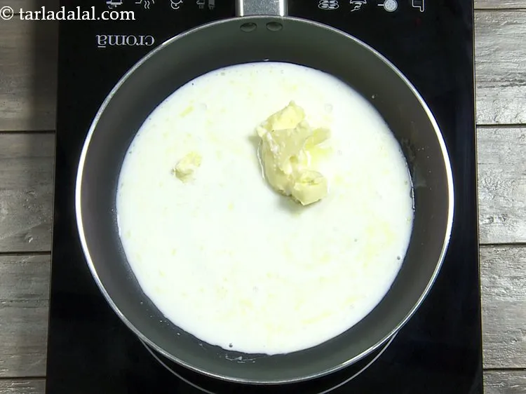 Step 8 – <p>૧/૨ કપ <a href="https://www.tarladalal.com/glossary-milk-doodh-full-cream-milk-gujarati-514i"><u>દૂધ (milk)</u></a> ઉમેરો.</p>