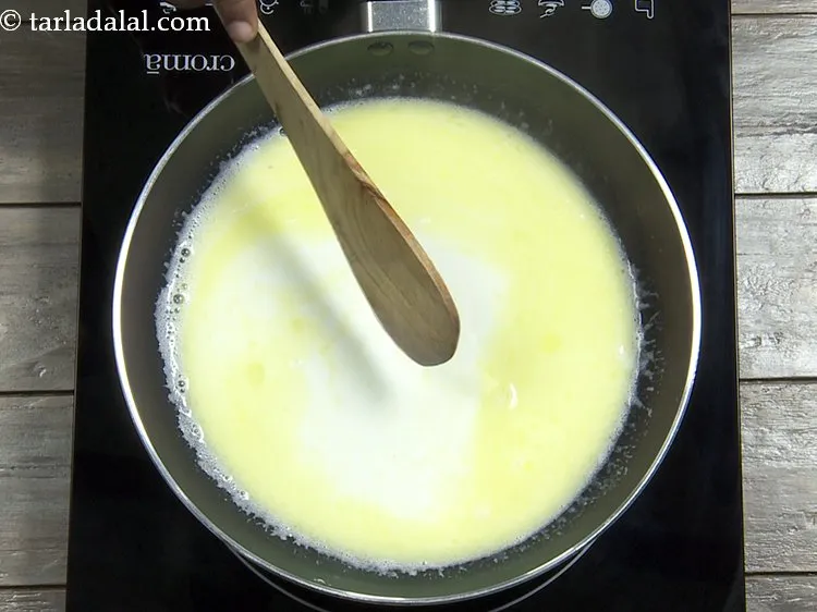 Step 9 – <p>સારી રીતે મિક્સ કરો અને મધ્યમ તાપ પર ૧ થી ૨ મિનિટ સુધી રાંધો. તેને …