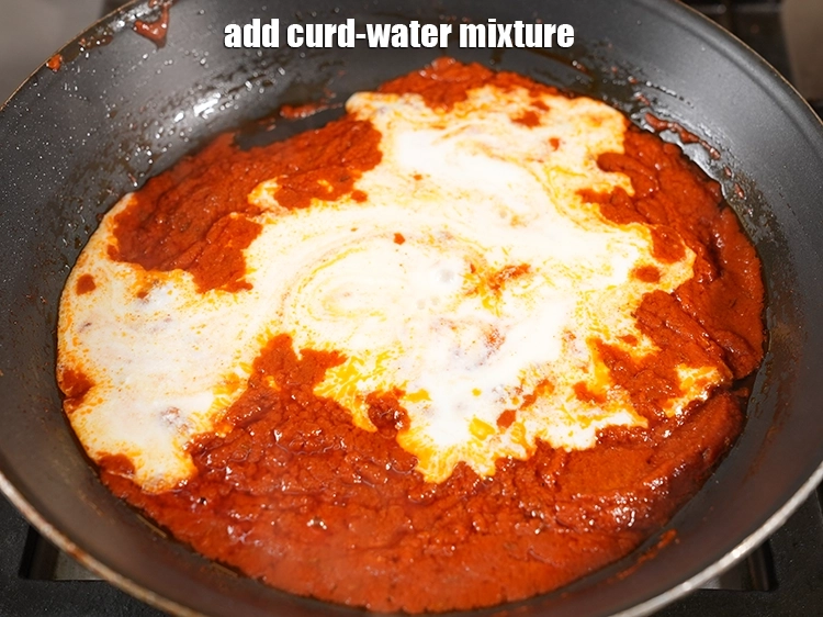 Step 30 – <p>૧ કપ તાજું <a href="https://www.tarladalal.com/glossary-curd-dahi-yogurt-yoghurt-gujarati-383i"><u>દહીં (curd, dahi)</u></a> ૧/૨ કપ પાણી સાથે ઉમેરો.</p>