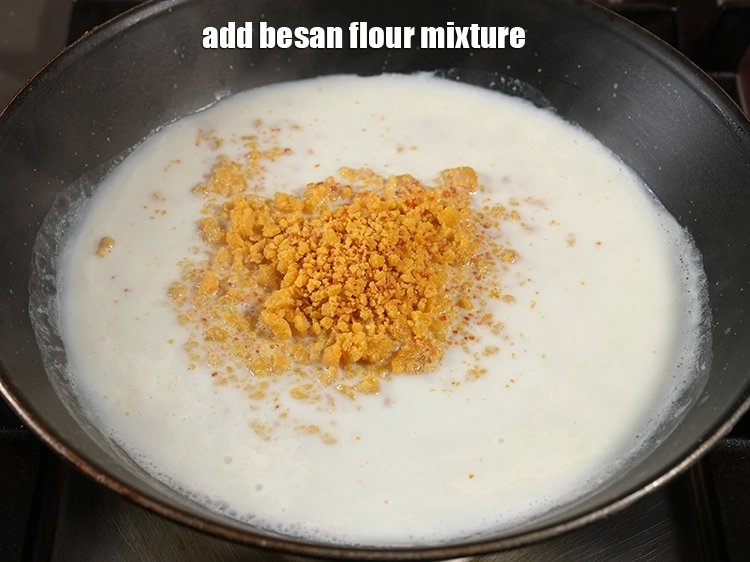 Step 16 – <p>બેસનના લોટનું મિશ્રણ ઉમેરો.</p>