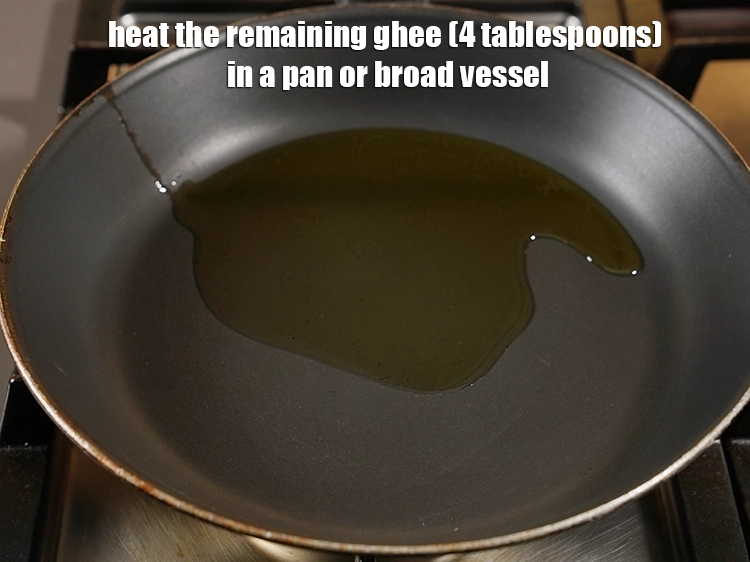 Step 10 – <p>એક પહોળા વાસણમાં બાકી રહેલું <a href="https://www.tarladalal.com/glossary-ghee-gujarati-245i"><u>ઘી (ghee)</u></a> (૪ ચમચી) ગરમ કરો.</p>
