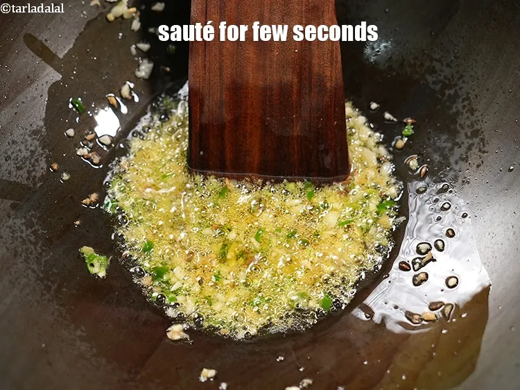 Step 21 – <p>મધ્યમ તાપ પર થોડી સેકન્ડ માટે સાંતળો.</p>