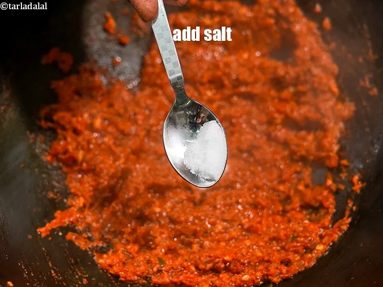 Step 33 – <p>સ્વાદ પ્રમાણે <a href="https://www.tarladalal.com/glossary-salt-namak-table-salt-gujarati-418i"><u>મીઠું (salt)</u></a> ઉમેરો.</p>