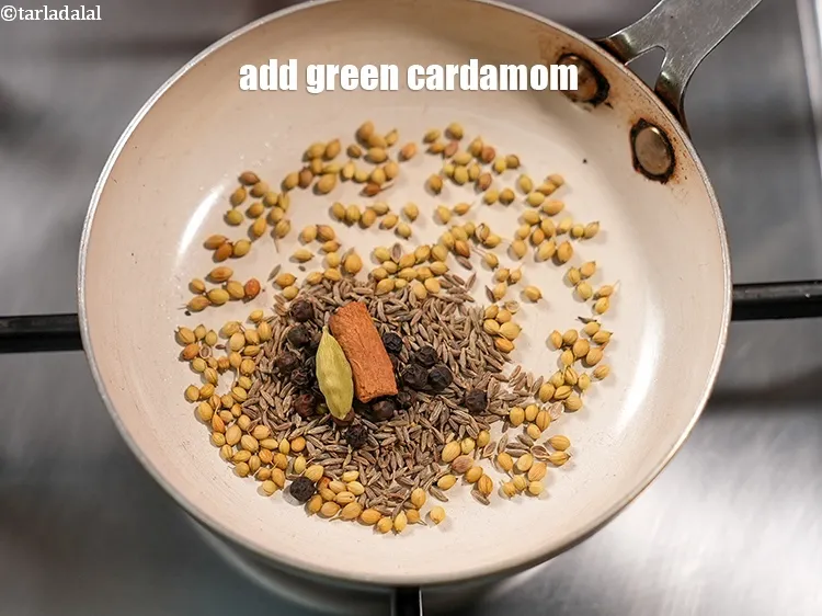 Step 5 – <p><span style="background-color:rgb(255,255,255);color:rgb(0,0,0);">1 ગ્રીન </span><a href="https://www.tarladalal.com/glossary-cardamom-elaichi-gujarati-262i"><u>એલચી (cardamom, elaichi)</u></a> ઉમેરો.</p>