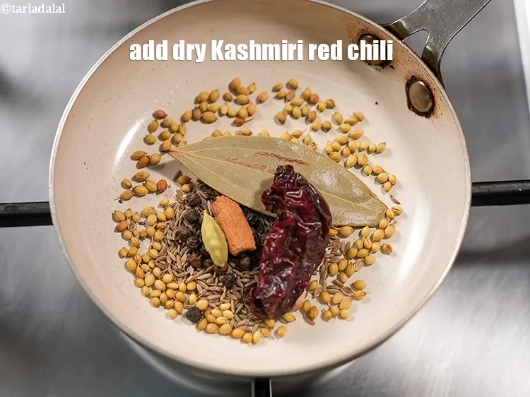 Step 7 – <p><span style="background-color:rgb(255,255,255);color:rgb(0,0,0);">1 </span><a href="https://www.tarladalal.com/glossary-whole-dry-kashmiri-red-chillies-kashmiri-mirch-kashmiri-lal-mirch-gujarati-332i"><u>સૂકું કશ્મીરી લાલ મરચું (whole dry kashmiri red chillies)</u></a> ઉમેરો.</p>