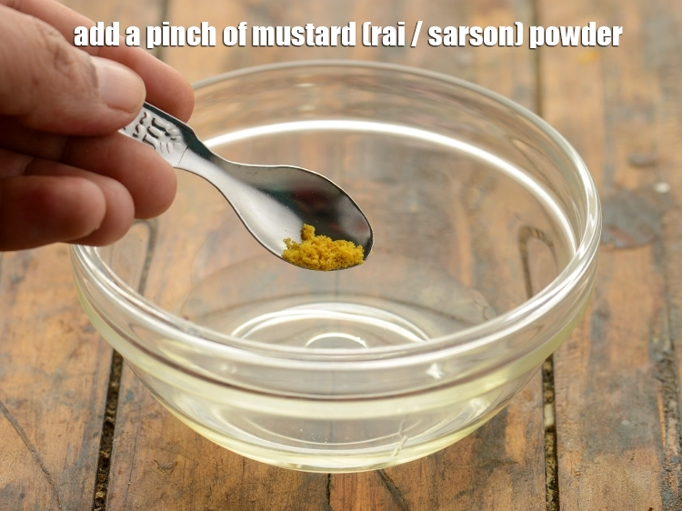 Step 3 – <p>એક ચપટી <a href="https://www.tarladalal.com/glossary-mustard-powder-rai-powder-sarson-powder-powdered-sarson-gujarati-526i"><u>રાઇનો પાવડર</u></a> ઉમેરો. જો તમારી પાસે સરસવની પેસ્ટ હોય તો તેનો ઉપયોગ …