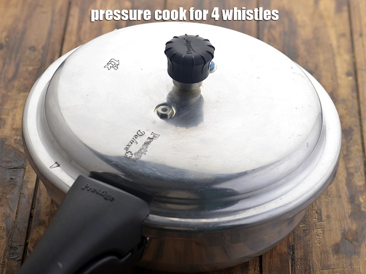 Step 10 – <p>૪ સીટી સુધી પ્રેશર કુક કરો.</p>