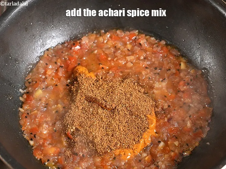 Step 30 – <p>અચારી મસાલાનું મિશ્રણ ઉમેરો.</p>