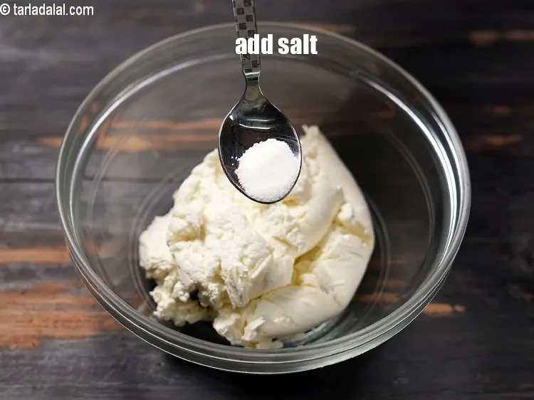 Step 2 – <p>સ્વાદ પ્રમાણે <a href="https://www.tarladalal.com/glossary-salt-namak-table-salt-gujarati-418i"><u>મીઠું (salt)</u></a> ઉમેરો.</p>