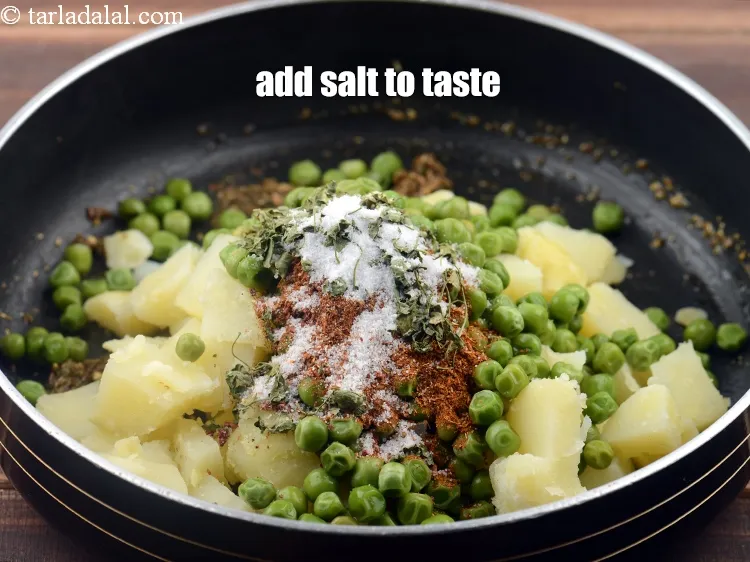 Step 29 – <p>સ્વાદ પ્રમાણે <a href="https://www.tarladalal.com/glossary-salt-namak-table-salt-gujarati-418i"><u>મીઠું (salt)</u></a> ઉમેરો.</p>