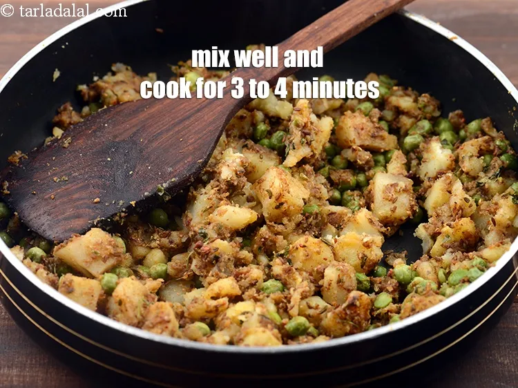 Step 30 – <p>સારી રીતે મિક્સ કરો અને મધ્યમ તાપ પર ૩ થી ૪ મિનિટ સુધી રાંધો, અને …