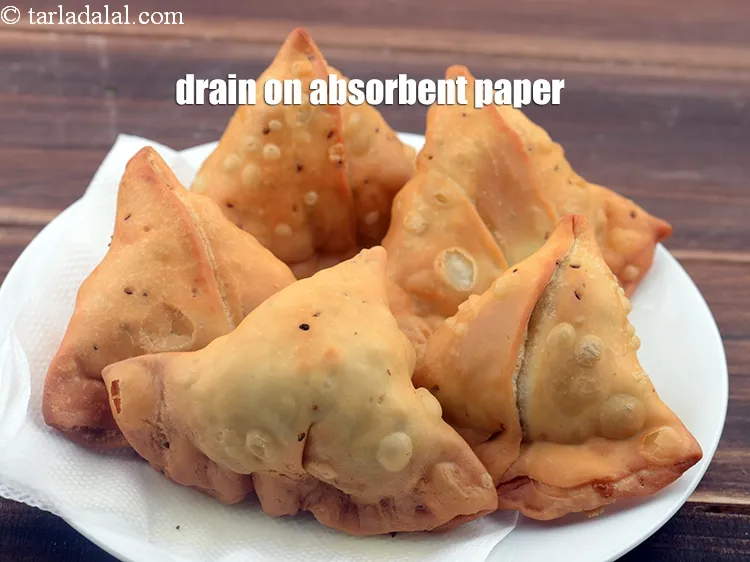 Step 44 – <p><span style="background-color:rgb(255,255,255);color:rgb(0,0,0);">શોષક કાગળ પર નિતારી લો.</span></p>