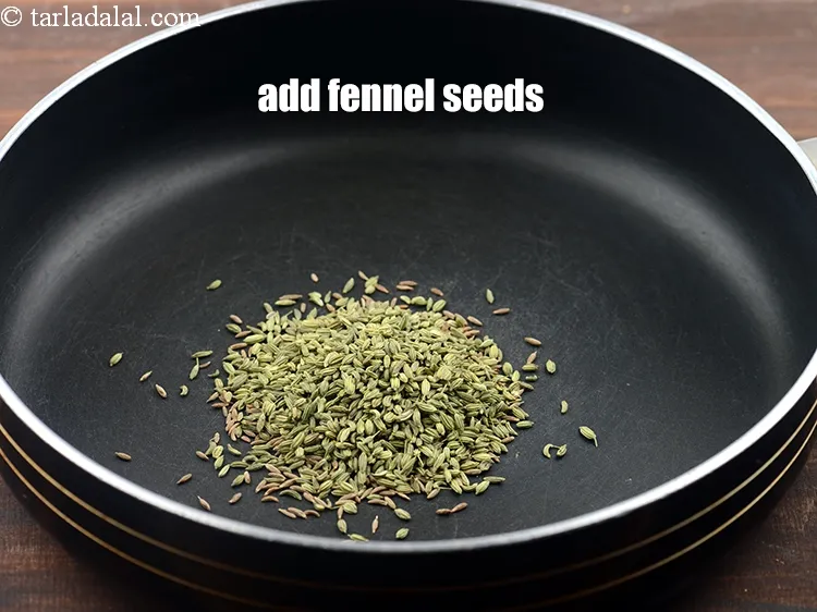 Step 11 – <p><span style="background-color:rgb(255,255,255);color:rgb(0,0,0);">1 ટેબલસ્પૂન </span><a href="https://www.tarladalal.com/glossary-fennel-seeds-saunf-sauf-gujarati-410i"><u>વરિયાળી (fennel seeds (saunf)</u></a> ઉમેરો.</p>