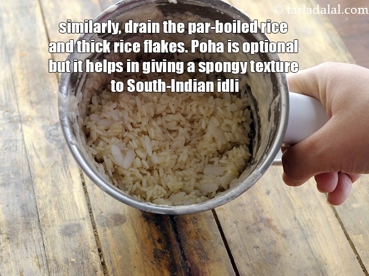 Step 17 – <p>એ જ રીતે, બાફેલા ચોખા અને જાડા ચોખાના ટુકડાને મિક્સર જારમાં નાખો. પોહા વૈકલ્પિક છે …