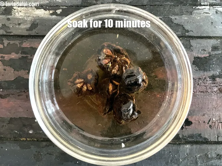 Step 2 – <p>૧૦ મિનિટ પલાળી રાખો.</p>