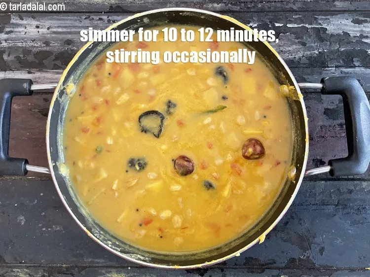 Step 44 – <p>10 થી 12 મિનિટ સુધી ઉકાળો, ક્યારેક ક્યારેક હલાવતા રહો.</p>