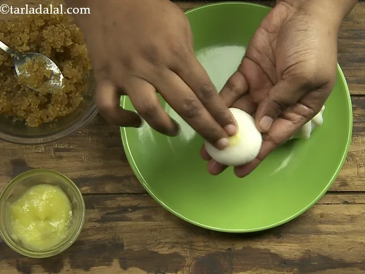 Step 13 – <p>હાથમાં ઘી અથવા તેલ લગાવો.</p>