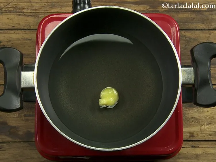 Step 2 – <p>ઘી અને મીઠું ઉમેરો, સારી રીતે મિક્સ કરો અને તેને ઉકળવા દો.</p>