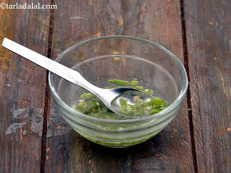 Step 22 – <p>તેને સારી રીતે મિક્સ કરો અને વેજ ફ્રેન્કી માટે ચિલીઝ ઇન વિનેગર બાજુ પર રાખો.</p>