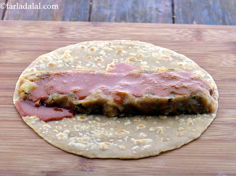 Step 25 – <p>ચમચીની મદદથી મિશ્રણ પર મસાલા પાણીનો ¼ ભાગ છાંટો. જો તમે તમારી વેજ ફ્રેન્કીને વધુ …