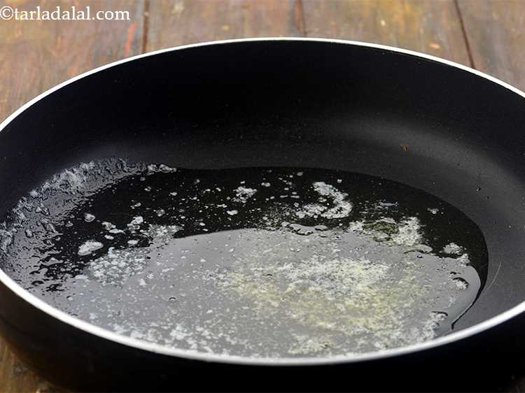 Step 1 – <p><strong>વેજ ફ્રેન્કી રેસીપી | વેજ ફ્રેન્કી કેવી રીતે બનાવવી | મુંબઈ સ્ટ્રીટ ફૂડ વેજ ફ્રેન્કી …