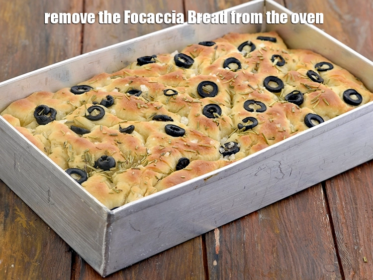 Step 10 – <p>પકાવવાની નાની ભઠ્ઠી માંથી Focaccia બ્રેડ દૂર કરો.</p>