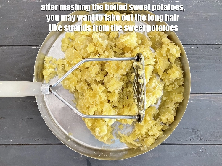 Step 27 – <p>બાફેલા શક્કરિયાને મેશ કર્યા પછી, તમે શક્કરિયામાંથી લાંબા વાળ જેવા તાંતણા કાઢી શકો છો.</p>