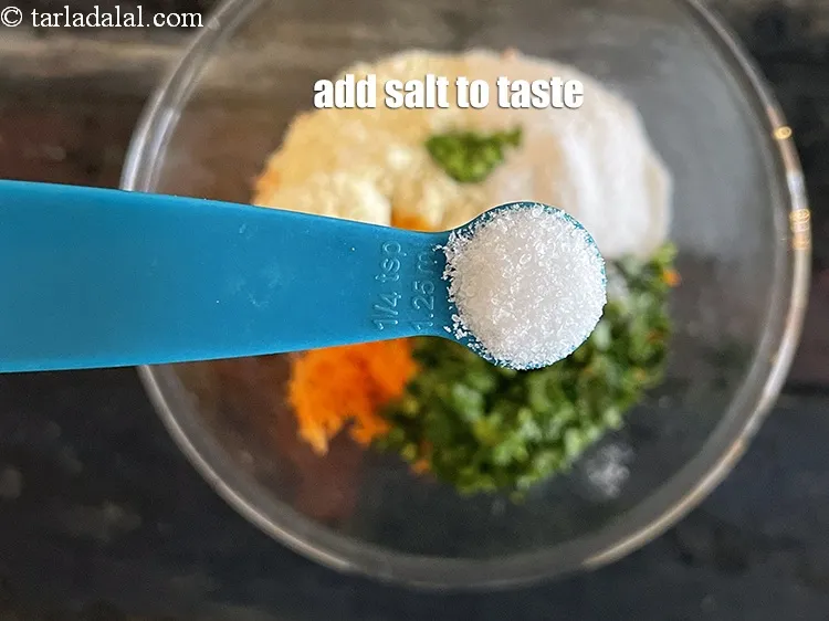 Step 7 – <p>સ્વાદ પ્રમાણે <a href="https://www.tarladalal.com/glossary-salt-namak-table-salt-gujarati-418i"><u>મીઠું (salt)</u></a> ઉમેરો. અમે ૧/૪ <span style="background-color:rgb(255,255,255);color:rgb(0,0,0);">ટીસ્પૂન</span> મીઠું ઉમેર્યું.</p>