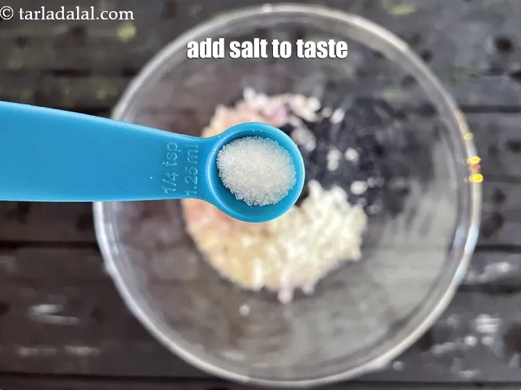 Step 7 – <p>સ્વાદ પ્રમાણે <a href="https://www.tarladalal.com/glossary-salt-namak-table-salt-gujarati-418i"><u>મીઠું (salt)</u></a> ઉમેરો. અમે ૧/૪ ચમચી મીઠું ઉમેર્યું..</p>