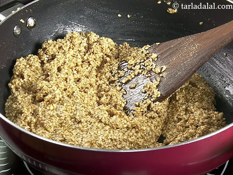 Step 10 – <p>સારી રીતે મિક્સ કરો અને ધીમા તાપે 1 મિનિટ સુધી સતત હલાવતા રહો.</p>