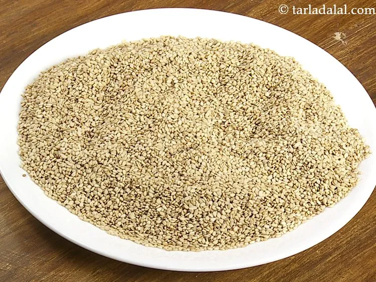 Step 3 – <p>બાજુ પર રાખો. જો તમે તમારા તિલ કે લાડુને સુંવાળી રચના આપવા માંગતા હો, તો …