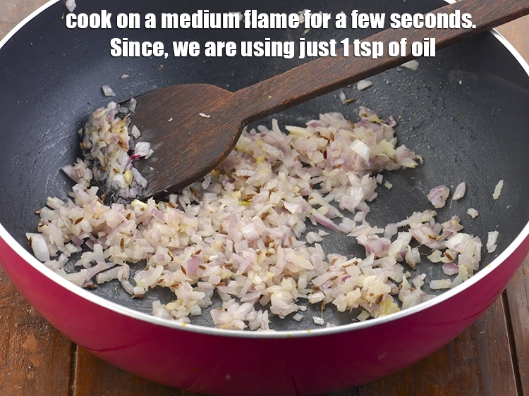 Step 15 – <p>મધ્યમ તાપ પર થોડી સેકન્ડ માટે રાંધો. અમે ફક્ત 1 ચમચી તેલ વાપરી રહ્યા હોવાથી, …