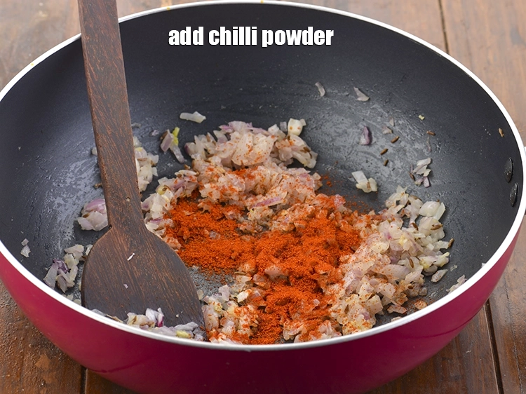 Step 16 – <p style="margin-left:0px;">મરચાંનો પાવડર ઉમેરો.</p>