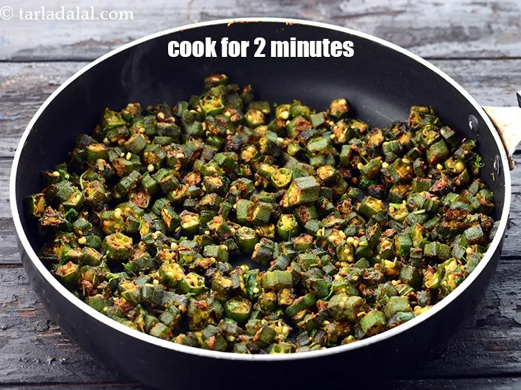 Step 19 – <p>મધ્યમ તાપ પર 2 મિનિટ સુધી રાંધો, ક્યારેક ક્યારેક હલાવતા રહો.</p>