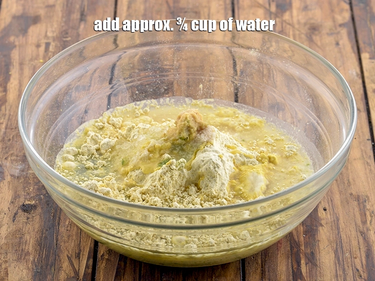 Step 6 – <p>હવે બાઉલમાં આશરે 1/2 કપ <strong>પાણી</strong> ઉમેરો.</p>
