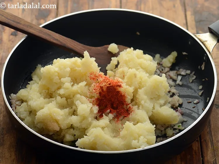 Step 12 – <p>મરચાંનો પાવડર ઉમેરો.</p>