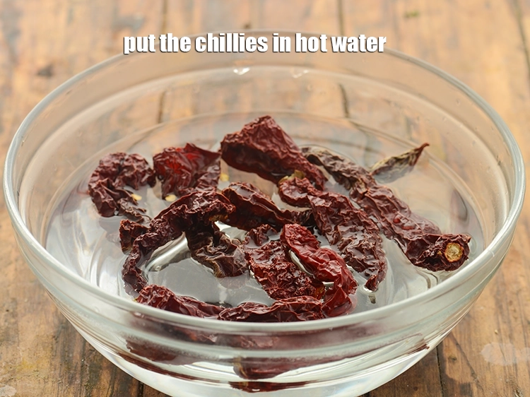 Step 3 – <p><a href="https://www.tarladalal.com/glossary-whole-dry-kashmiri-red-chillies-kashmiri-mirch-kashmiri-lal-mirch-gujarati-332i"><u>સૂકું કશ્મીરી લાલ મરચું (whole dry kashmiri red chillies)</u></a> પાણીમાં નાખો.અમે કાશ્મીરી લાલ મરચાંનો …