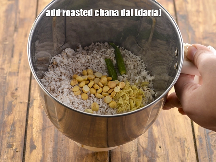 Step 4 – <p>હવે <span style="background-color:rgb(255,255,255);color:rgb(0,0,0);">1 ટેબલસ્પૂન </span><a href="https://www.tarladalal.com/glossary-roasted-chana-dal-roasted-daria-gujarati-286i"><u>શેકેલા ચણાની દાળ (roasted chana dal )</u></a> ઉમેરો. જો ચણાની …