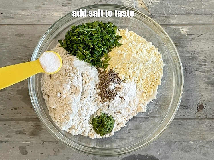 Step 7 – <p>સ્વાદ પ્રમાણે <a href="https://www.tarladalal.com/glossary-salt-namak-table-salt-gujarati-418i"><u>મીઠું (salt)</u></a> ઉમેરો.</p>