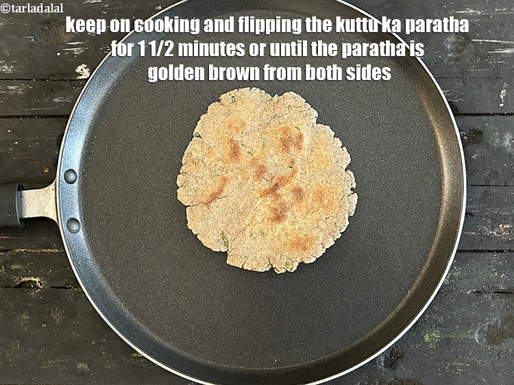 Step 24 – <p>કુટ્ટુ કા પરાઠાને 1 1/2 મિનિટ સુધી અથવા પરાઠા બંને બાજુથી ગોલ્ડન બ્રાઉન થાય ત્યાં …