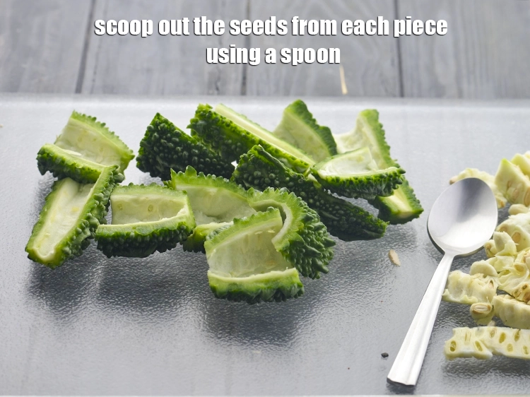 Step 5 – <p>ચમચીનો ઉપયોગ કરીને દરેક ટુકડામાંથી બીજ કાઢો અને તેને ફેંકી દો.</p>